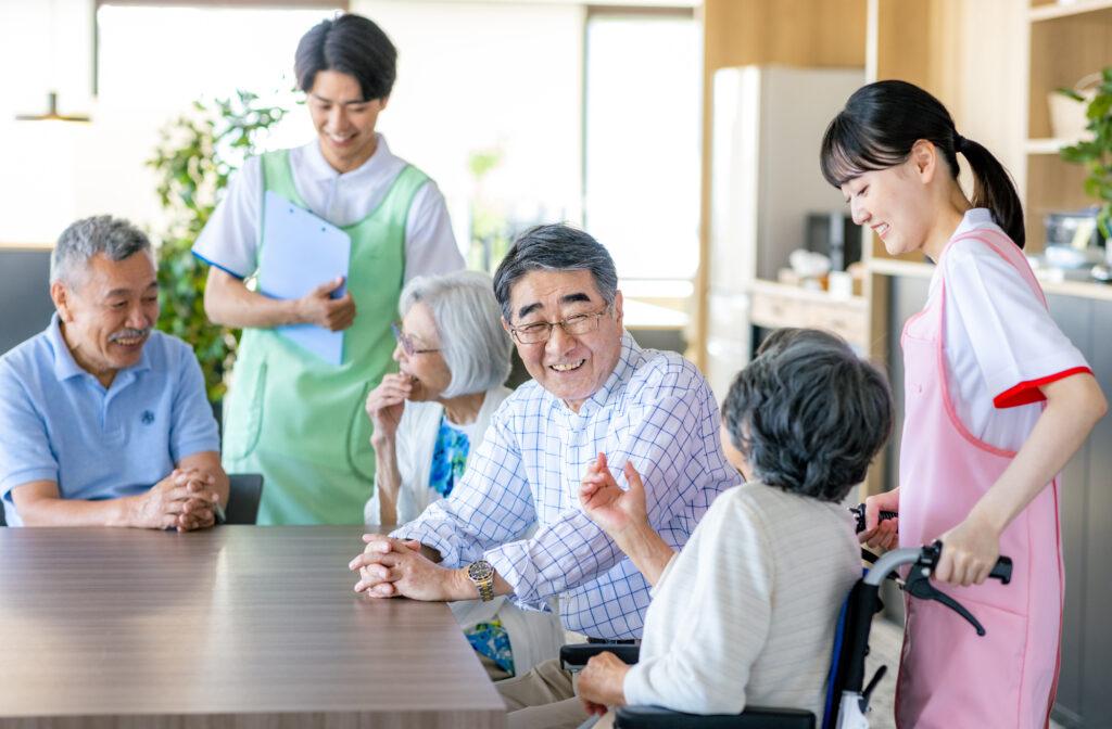 介護施設における人手不足の原因