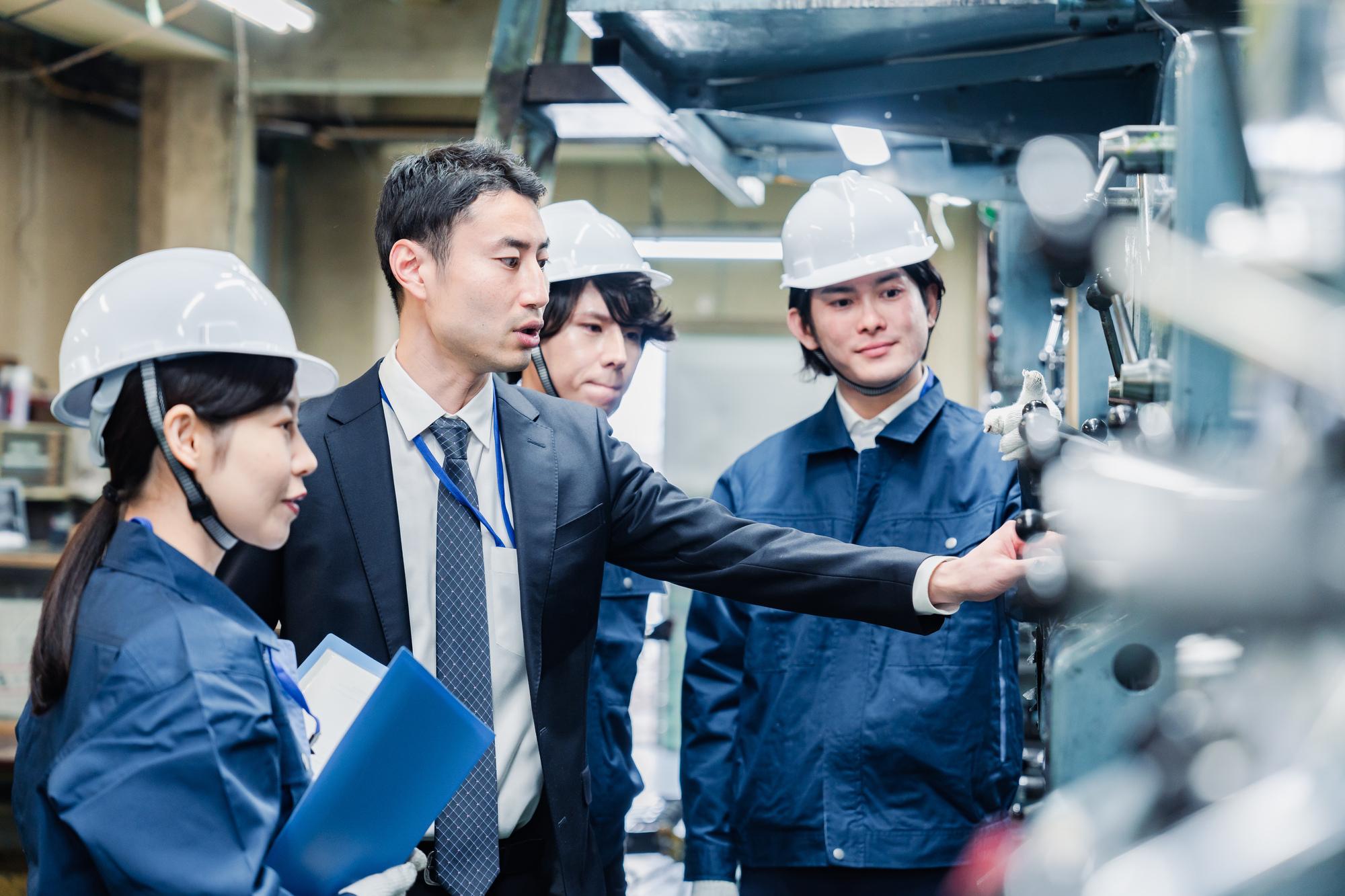 製造業はIT化が急務!トレンドの背景や今後の課題を解説 |配膳・業務用清掃ロボットならROBOTI(ロボティ)