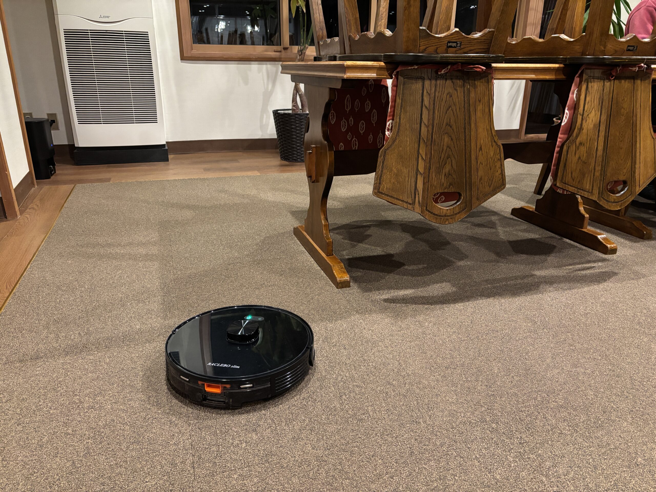 補助金活用で清掃ロボット計5台導入！複数台運用で、広い館内の細部までスムーズに清掃